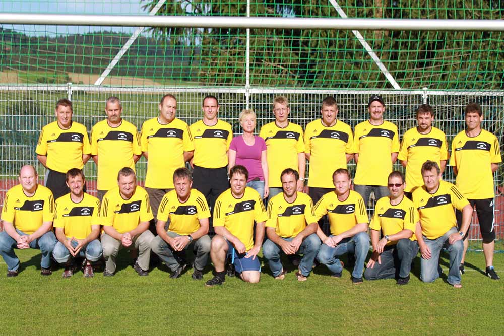 Die Fußball-Senioren-Mannschaft der DJK SG Schönbrunn am Lusen 1961 e.V.  |  Archivfoto vom Jahr 2010 